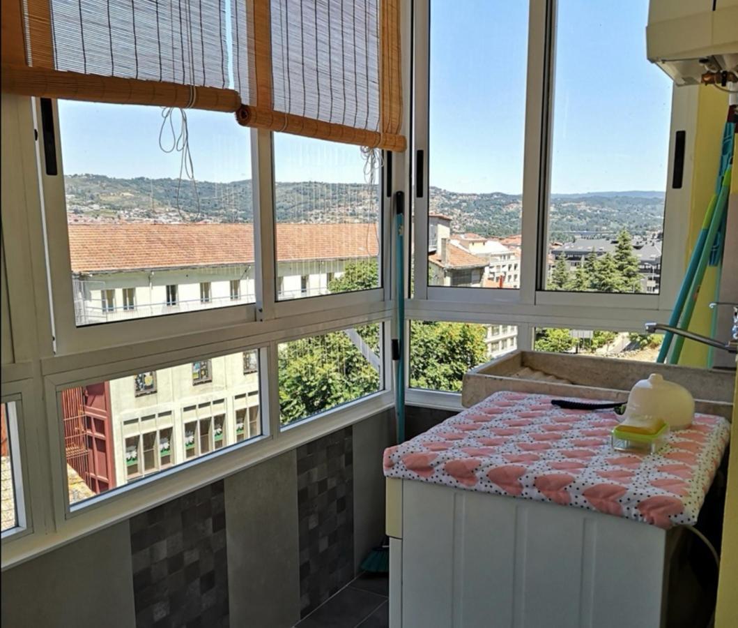Piso Auditorio Ourense Apartment Luaran gambar